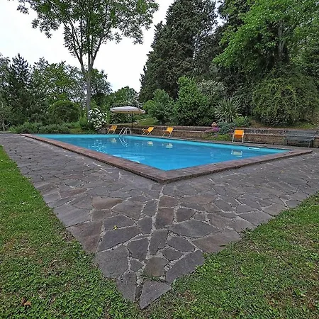 Sleeps 5 *