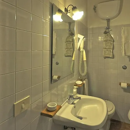 Sleeps 5 *